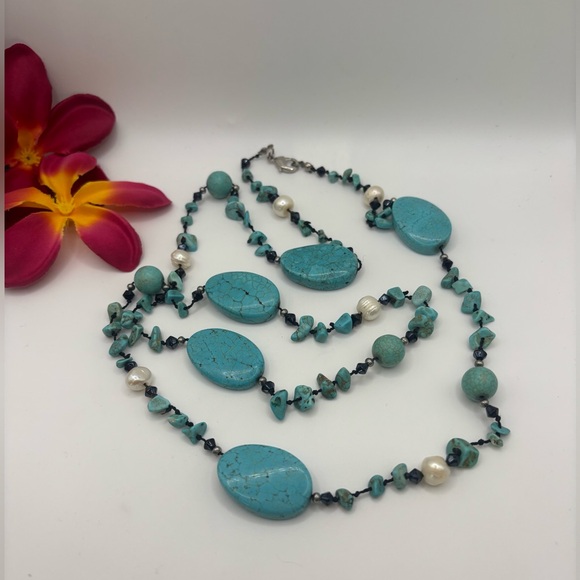Howlite Turquoise Necklace - Picture 2 of 3